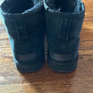 Womens Short Uggs Size 8